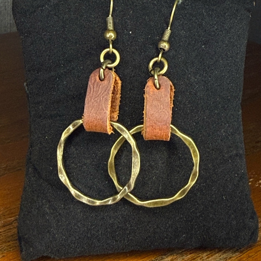 Brown Leather & Brass Circle Earrings – Rustic Boho Style - Picture 4 of 4